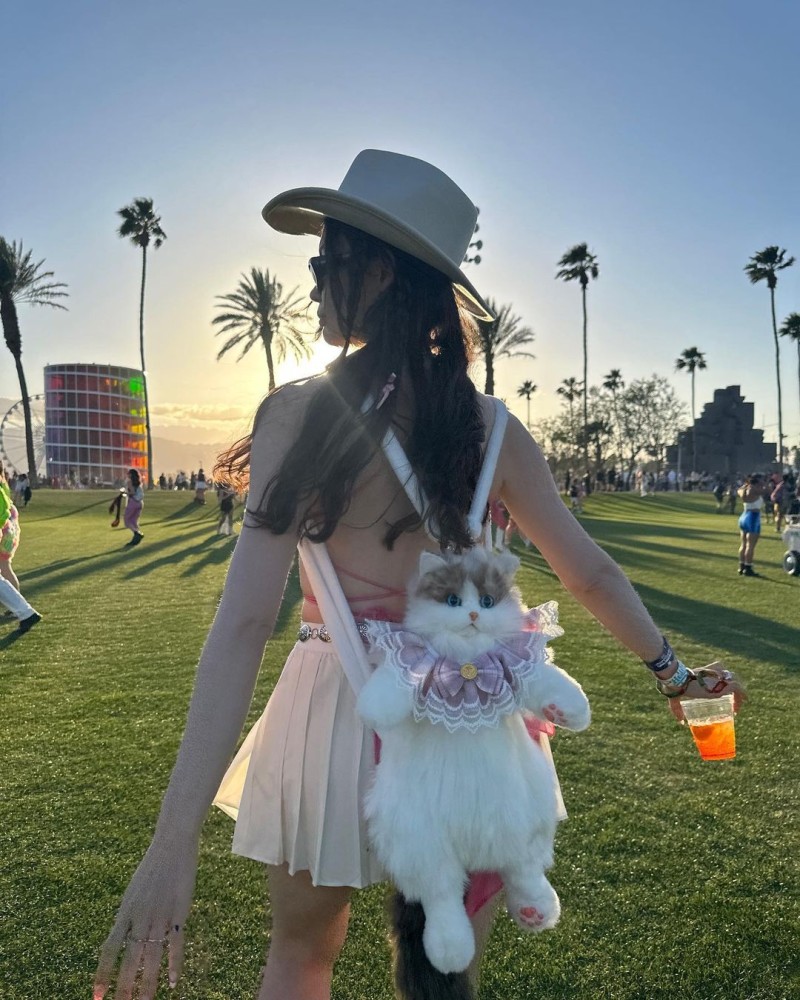 meryem can in coachella paylasimi gundem oldu kombin halis mi